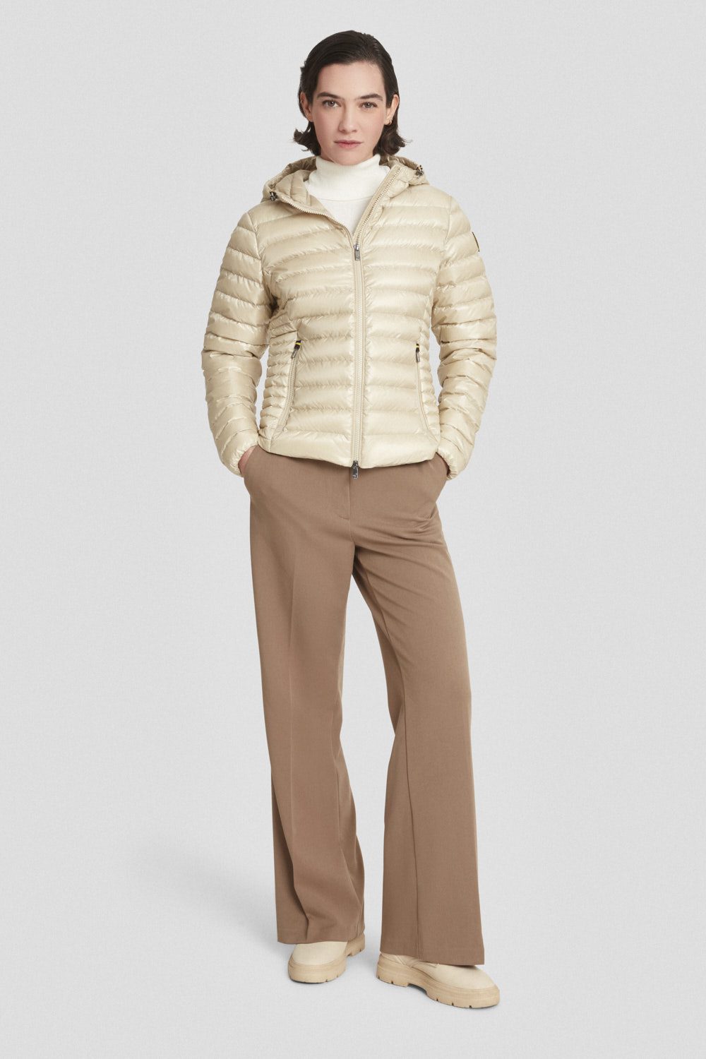 Piumino leggero beige con cappuccio