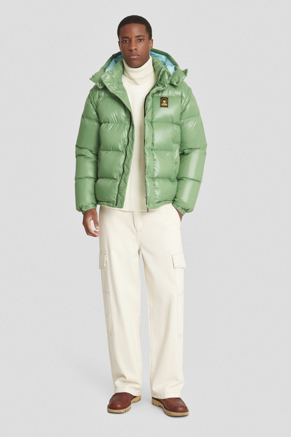 Piumino trapuntato verde con cappuccio e maniche staccabili
