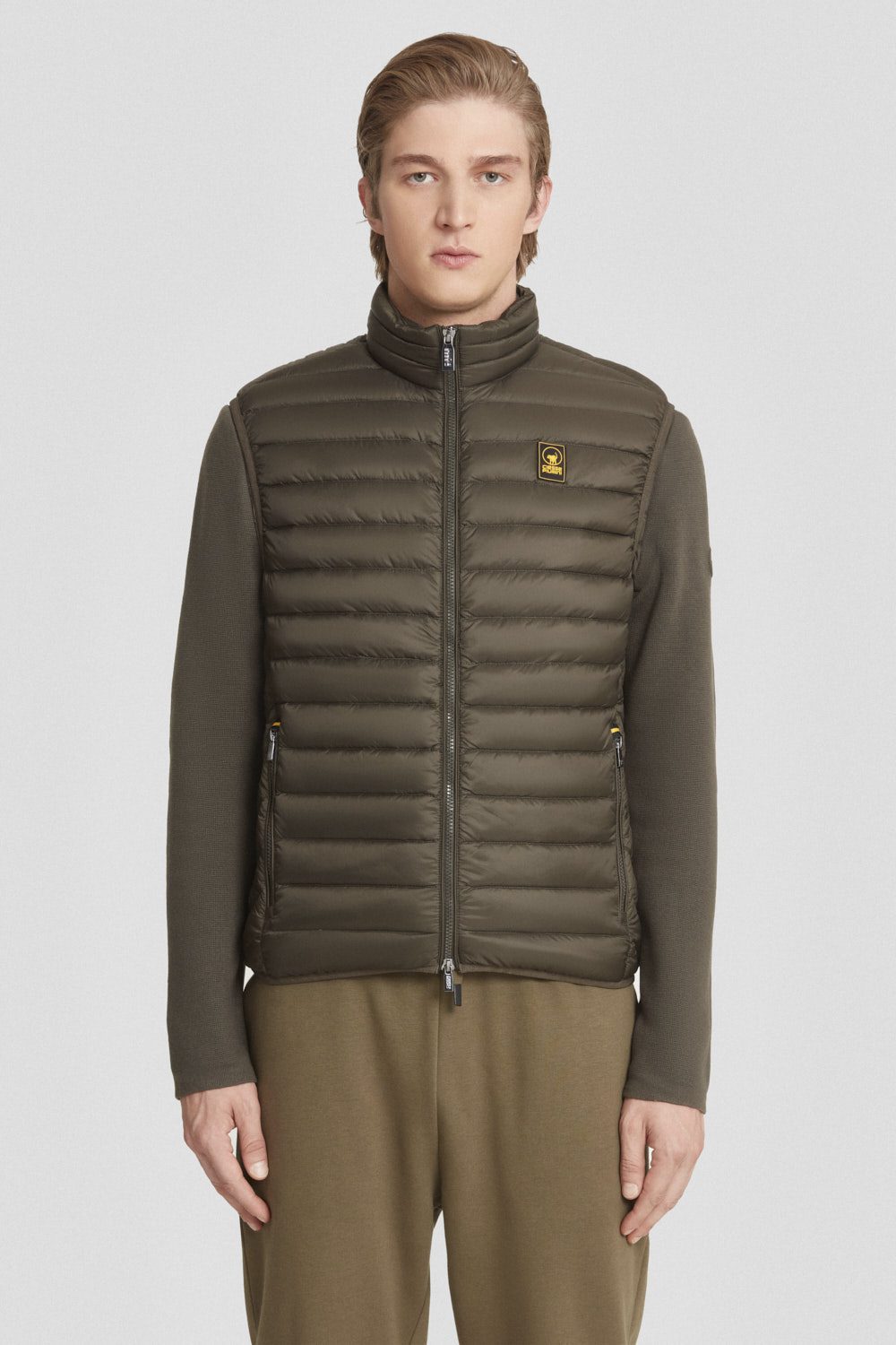 ASTOR_253CFMV20049N3N11D427XXP_2.jpg ASTOR 253CFMV20049N3N11D427XXP 2