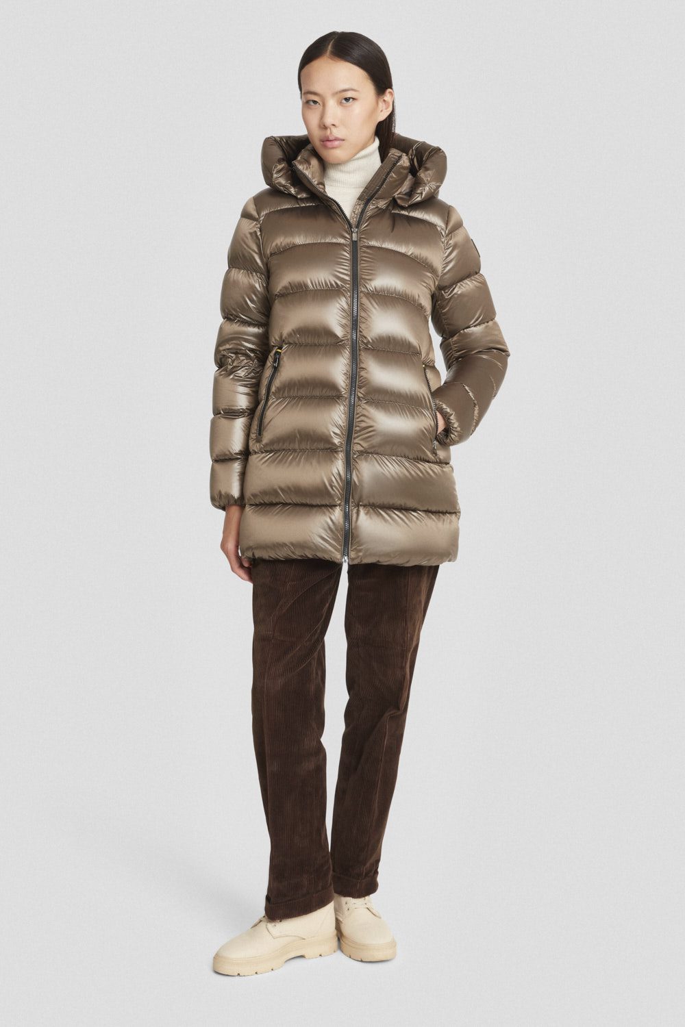 Piumino medio-lungo marrone con cappuccio staccabile