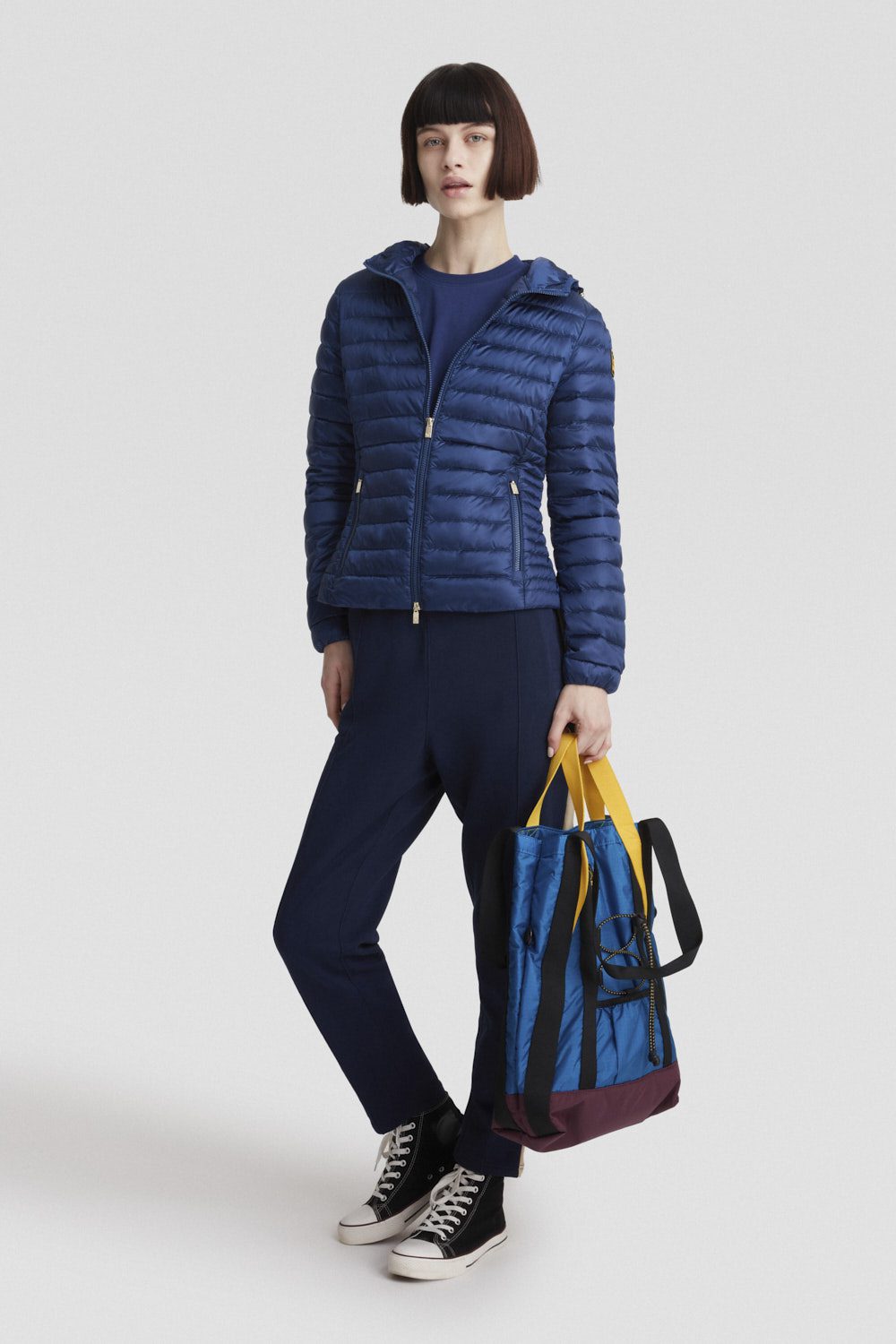 Piumino leggero blu con cappuccio in vera piuma