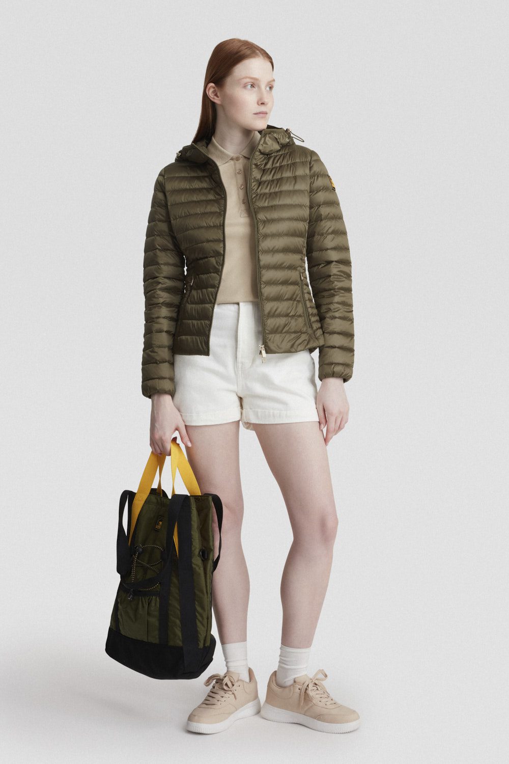 Piumino leggero verde militare con cappuccio in vera piuma