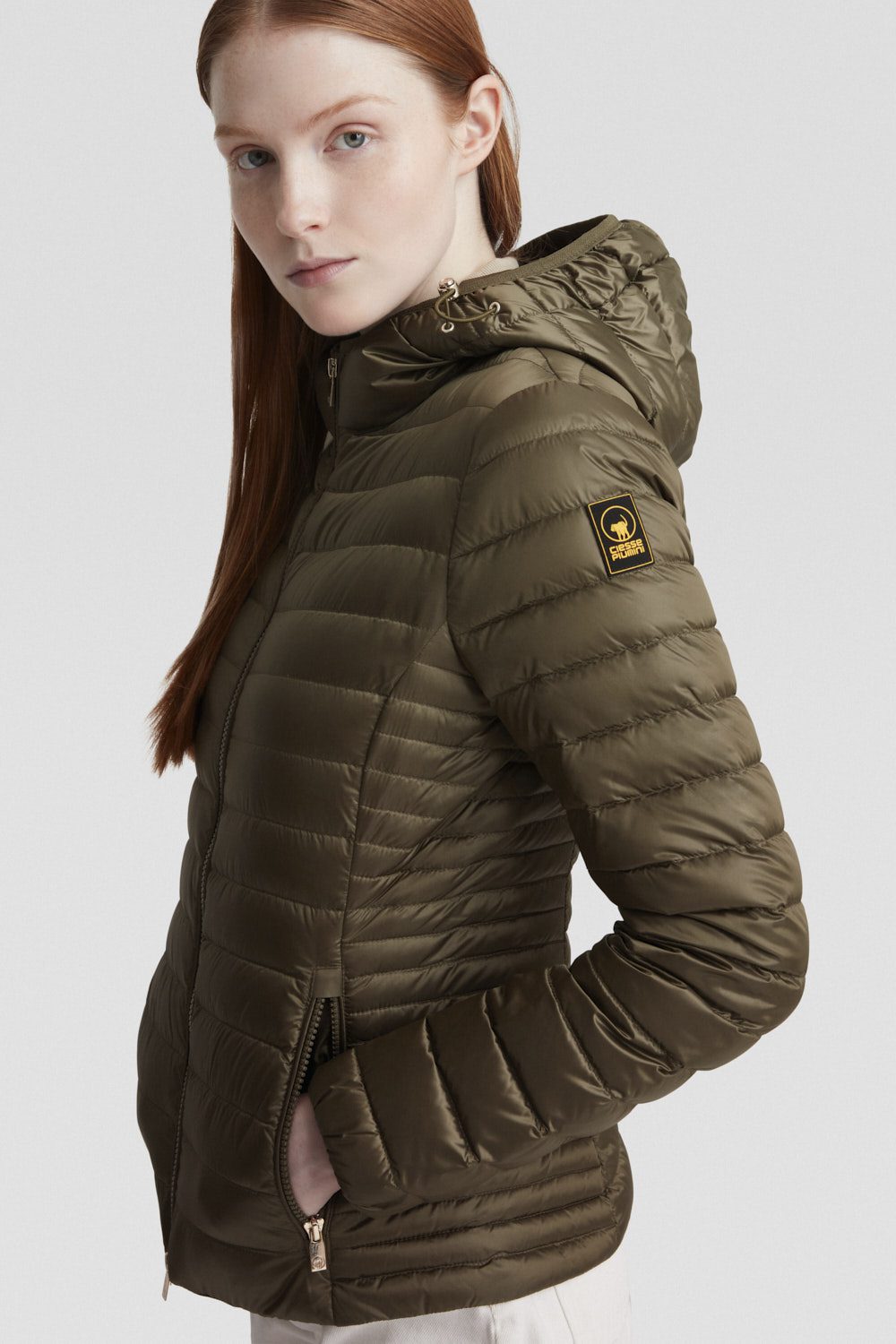 CARRIE-_Piumini-leggeri_205CFWJ00178N1C10D403XXP_Indossato_4.jpg CARRIE Piumini leggeri 205CFWJ00178N1C10D403XXP Indossato 4