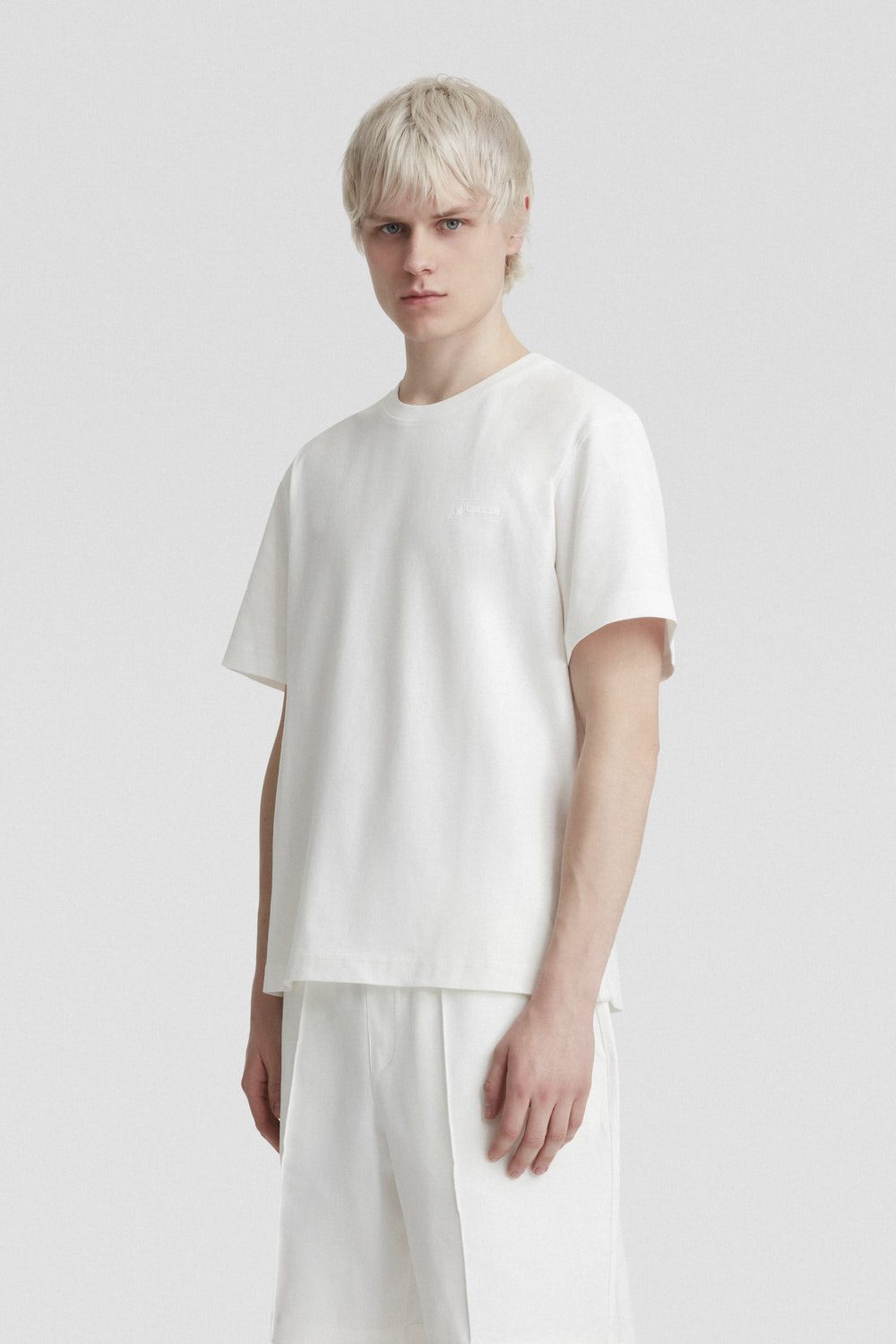 T-shirt over da uomo bianca