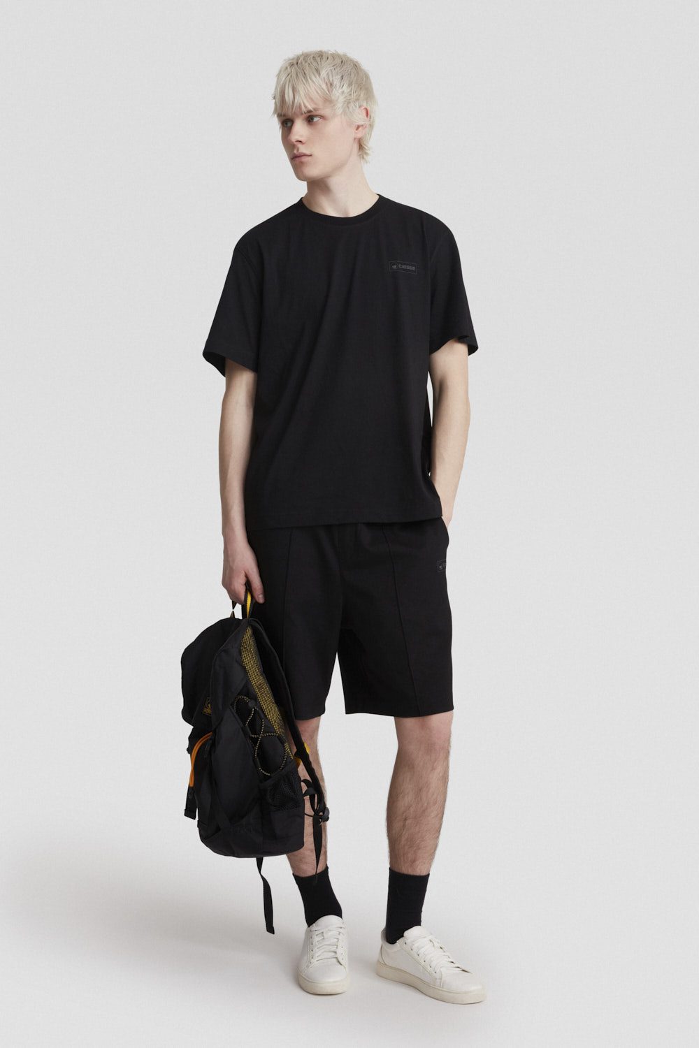 T-shirt over da uomo nera