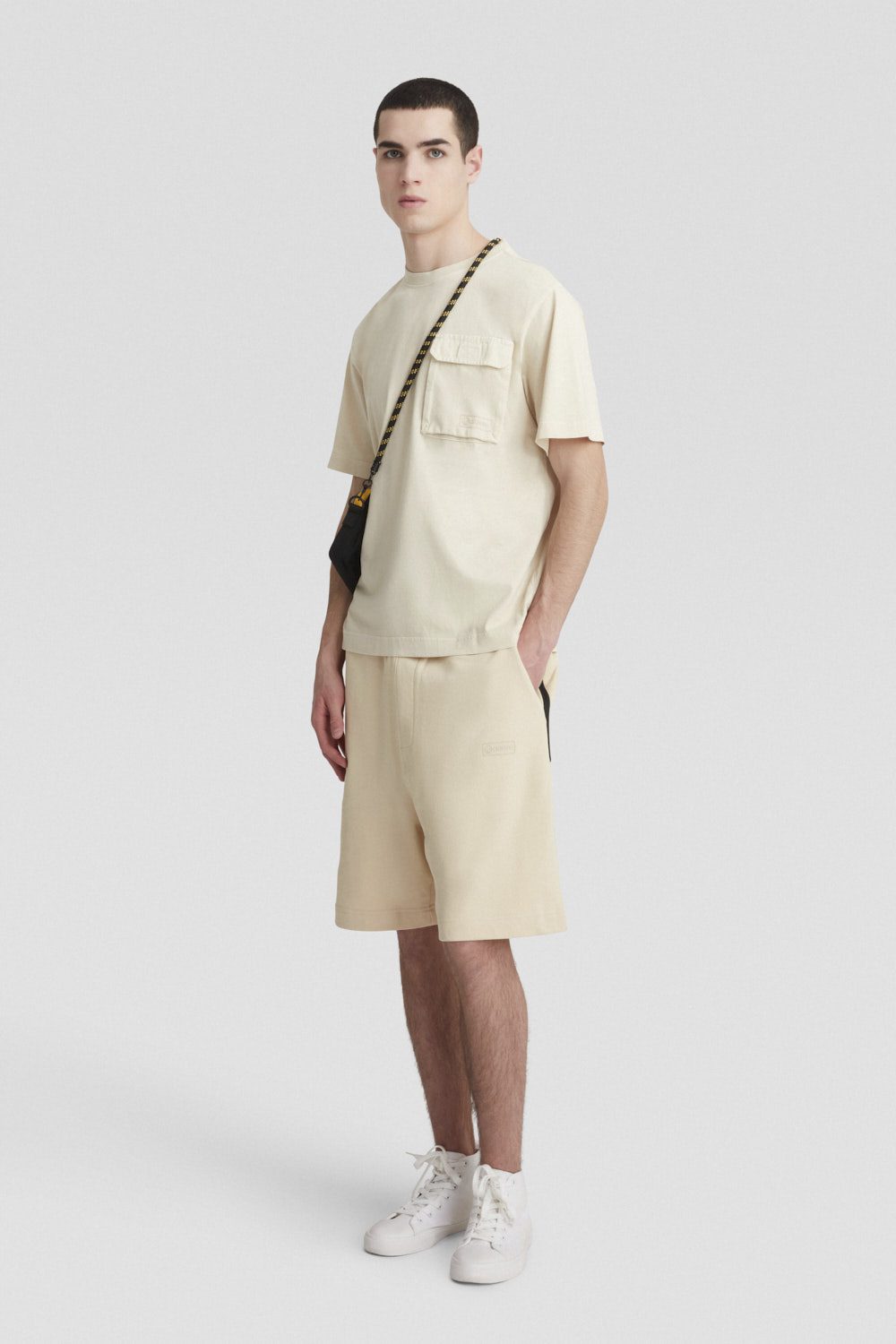 Pantaloncino in cotone beige con coulisse