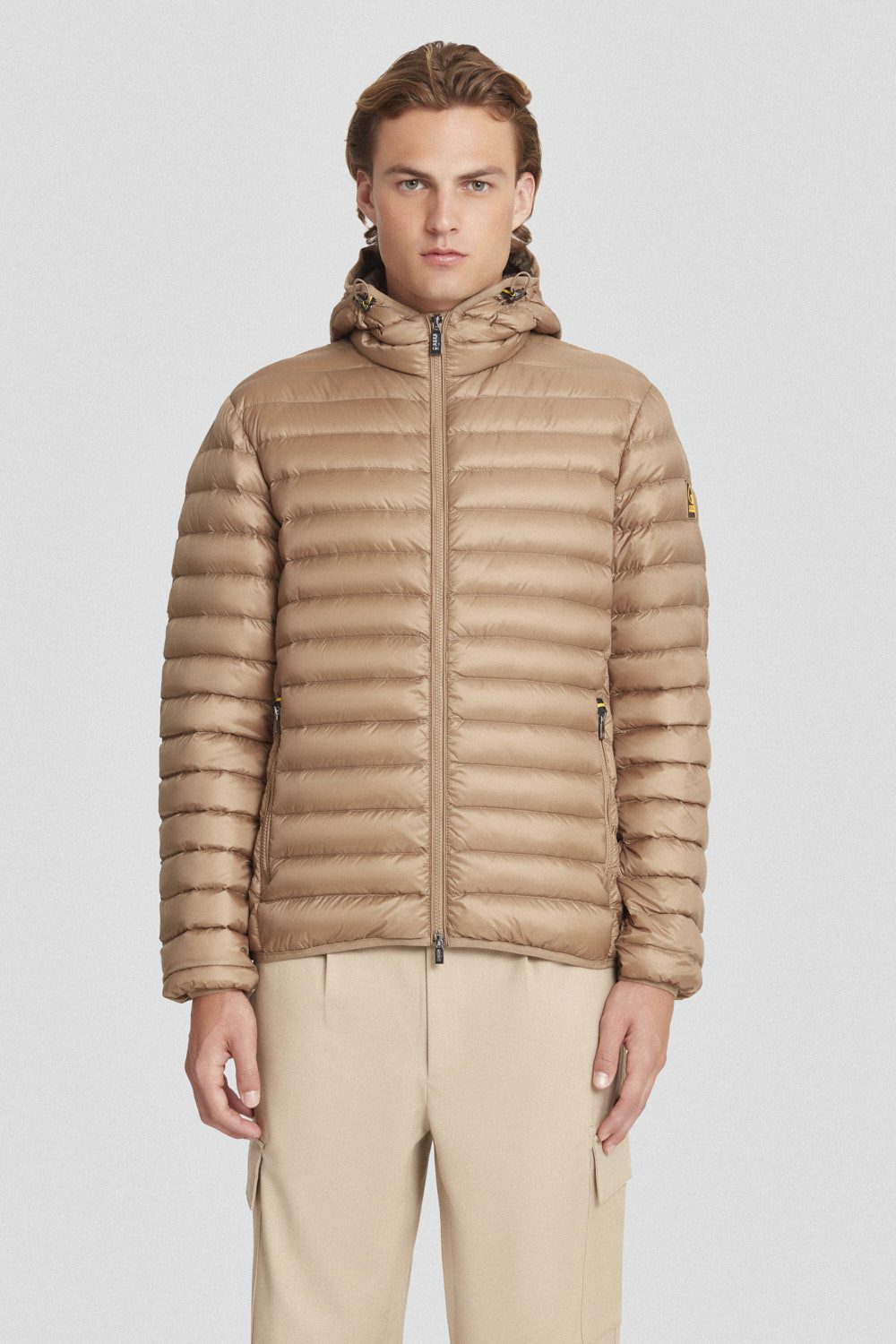 Piumino leggero beige con cappuccio