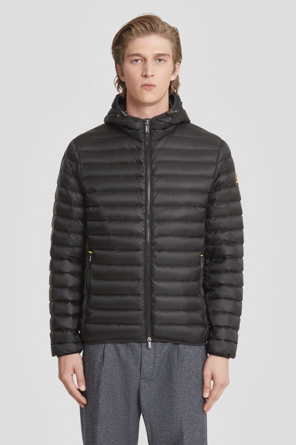Piumino leggero nero con cappuccio
