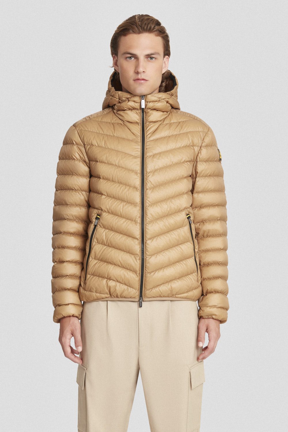 Piumino trapuntato beige con cappuccio