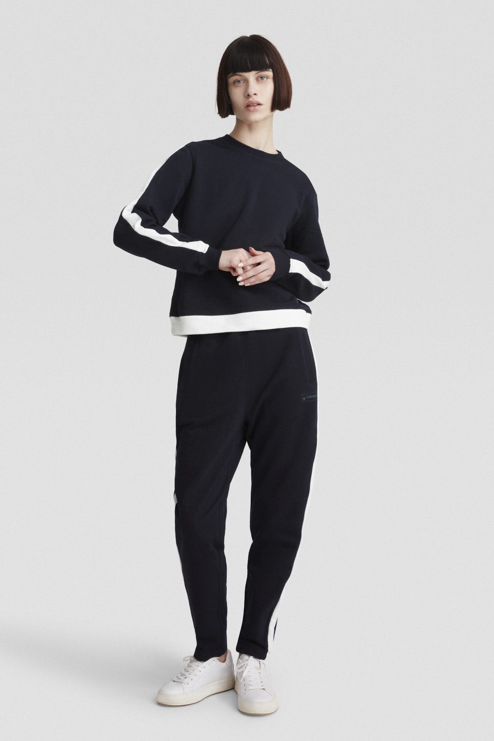 Pantaloni blu con bande a contrasto