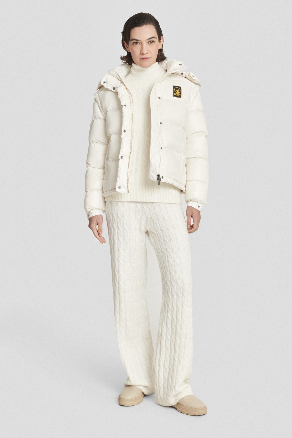 Piumino trapuntato bianco con cappuccio e maniche staccabili