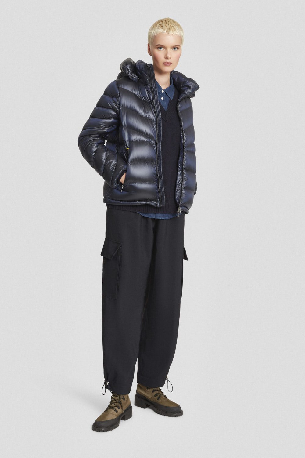 Piumino corto blu con cappuccio staccabile