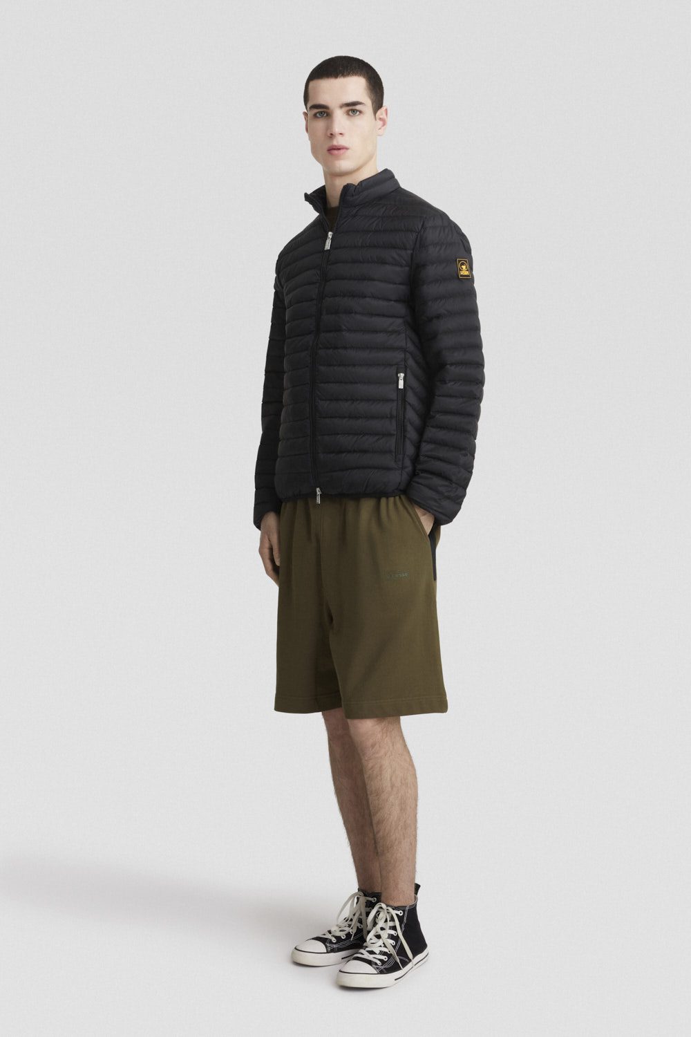 Piumino nero leggero con zip in vera piuma