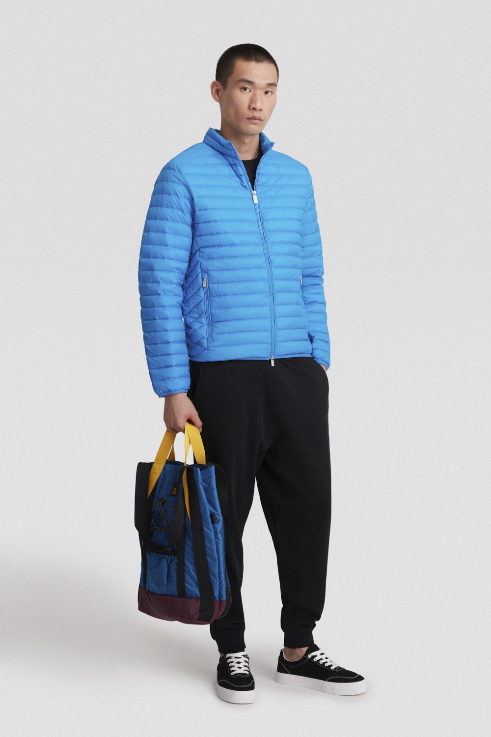 Piumino blu acceso leggero con zip in vera piuma