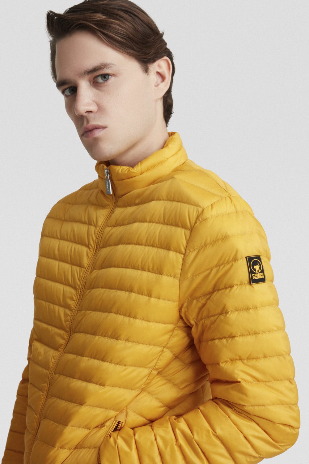 JASON-3.0-_Piumini-leggeri_255CFMJ20127N0210D684XXP_Indossato_4.jpg JASON 3.0 Piumini leggeri 255CFMJ20127N0210D684XXP Indossato 4