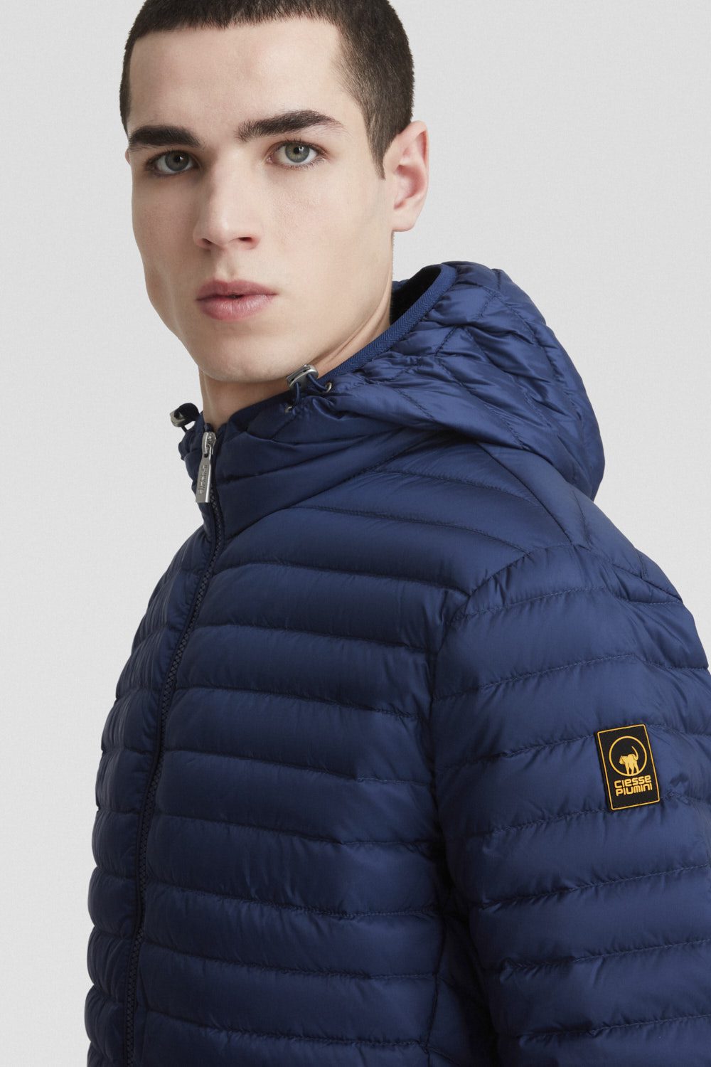 LARRY-3.0-_Piumini-leggeri_255CFMJ00126N0210D334XXP_Indossato_4.jpg LARRY 3.0 Piumini leggeri 255CFMJ00126N0210D334XXP Indossato 4