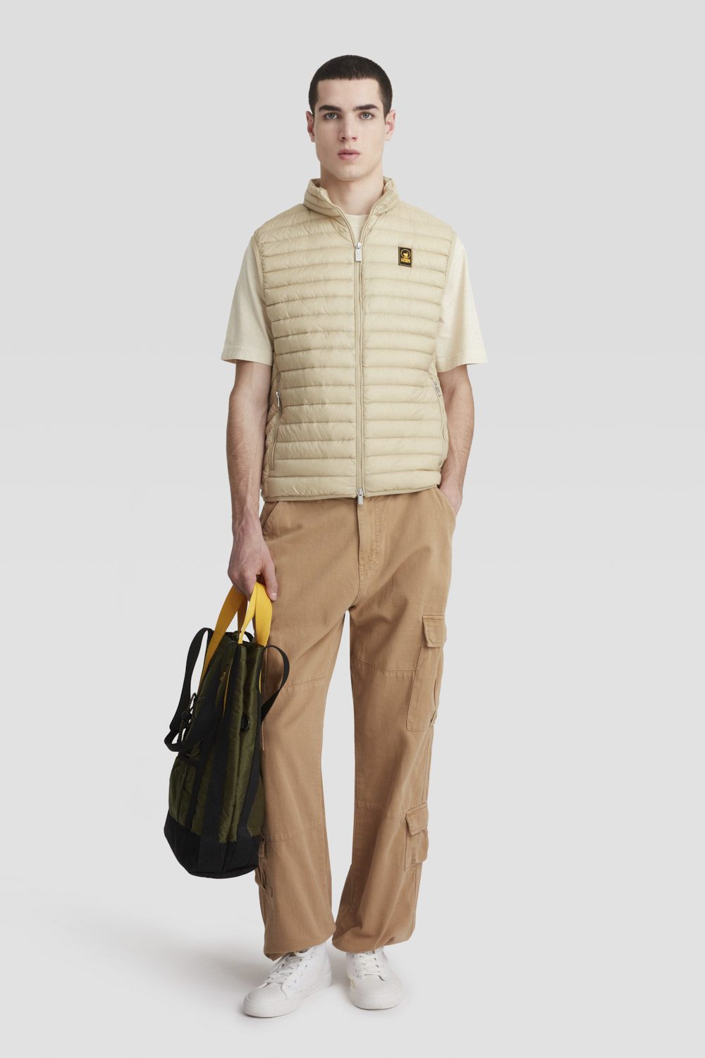 Piumino beige smanicato imbottito in vera piuma