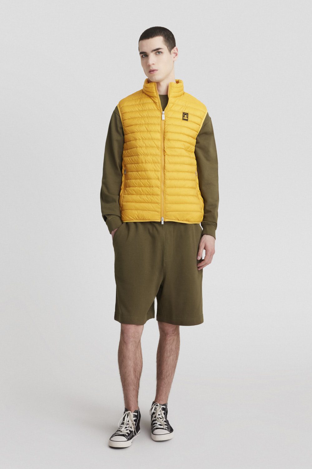 Piumino giallo smanicato imbottito in vera piuma