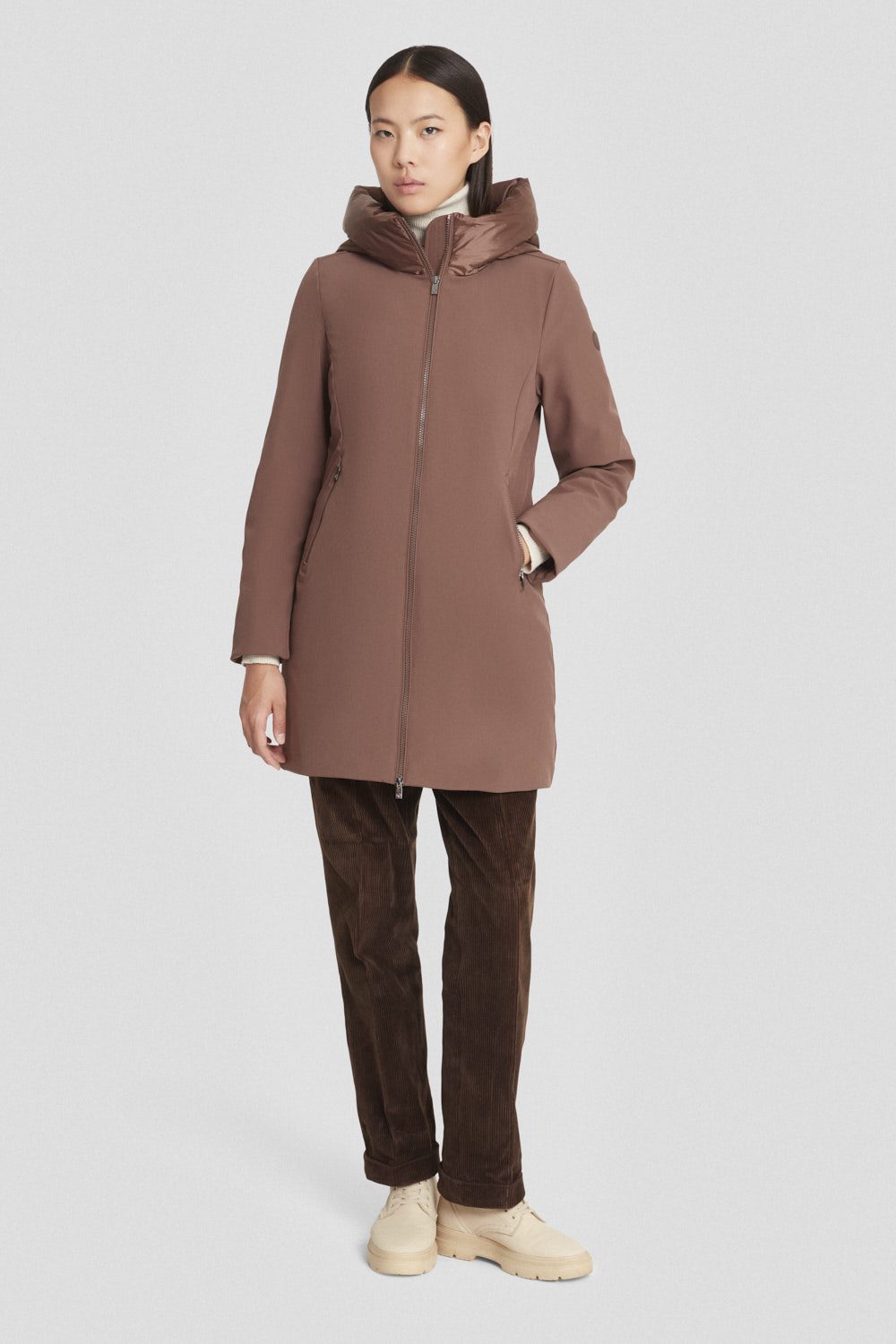 Giacca lunga marrone imbottita in softshell