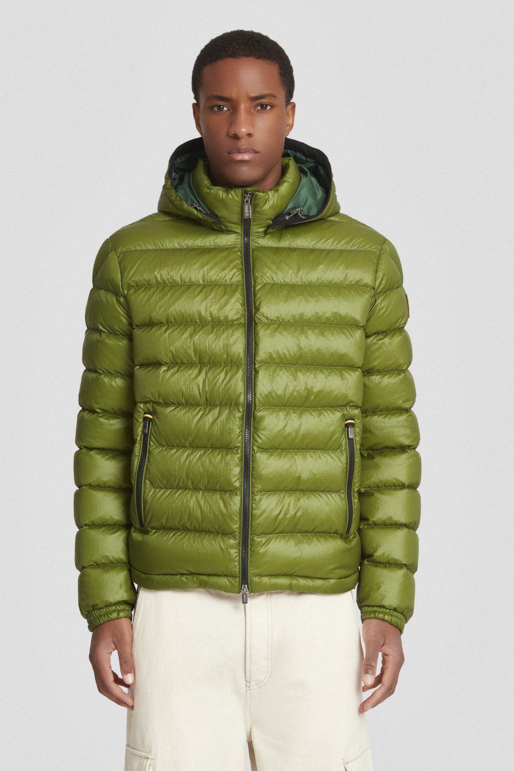 Piumino corto verde con cappuccio staccabile