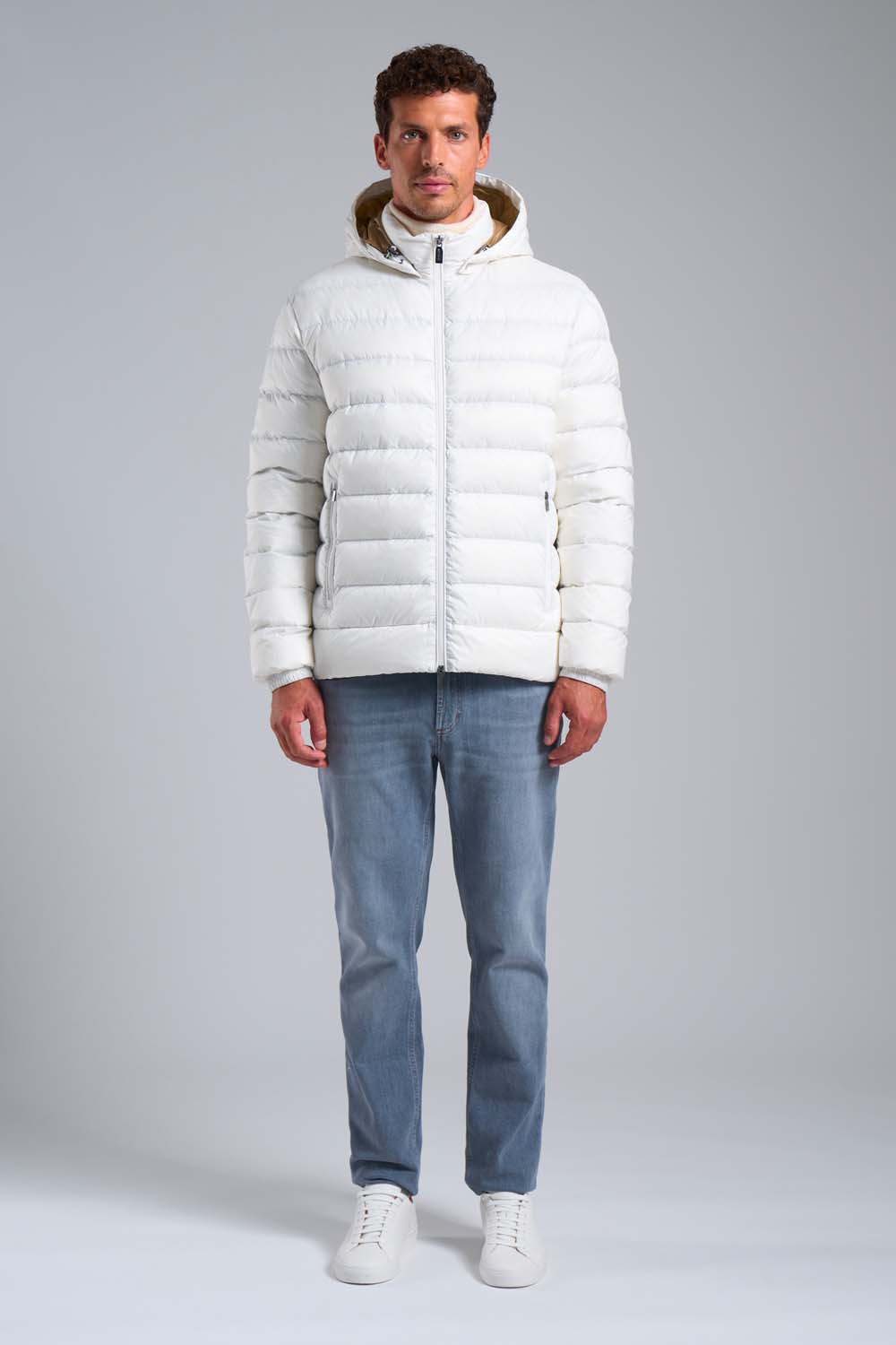 NED - PIUMINO 200GR BIANCO CON CAPPUCCIO STACCABILE 800 FILL POWER