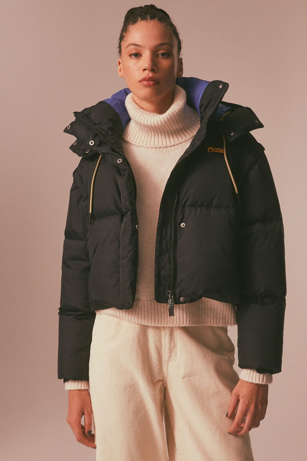 NEVADA– PIUMINO NERO CROP CON MANICHE E CAPPUCCIO STACCABILI 100% RICICLATO