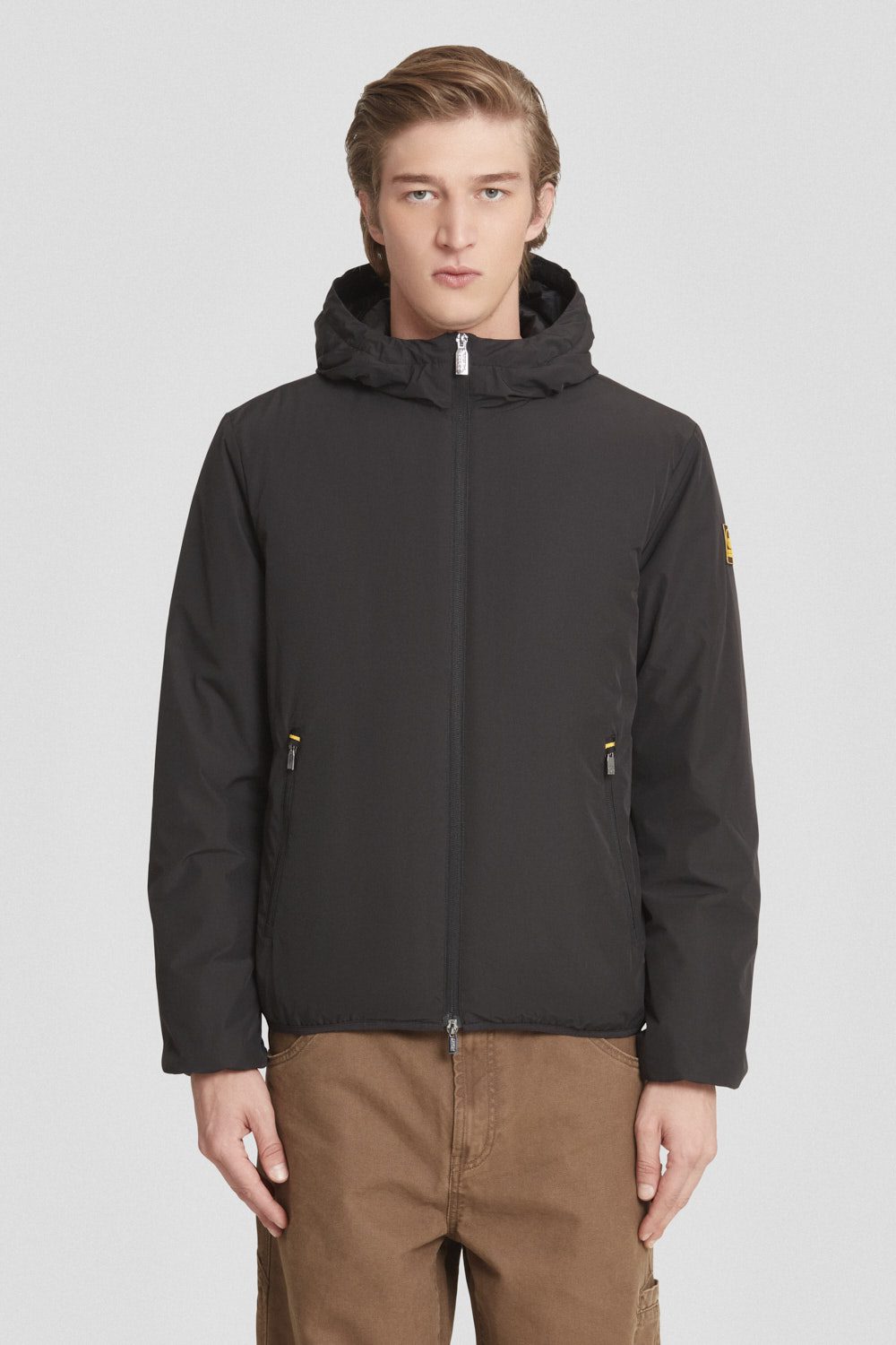 Giacca imbottita nera con cappuccio