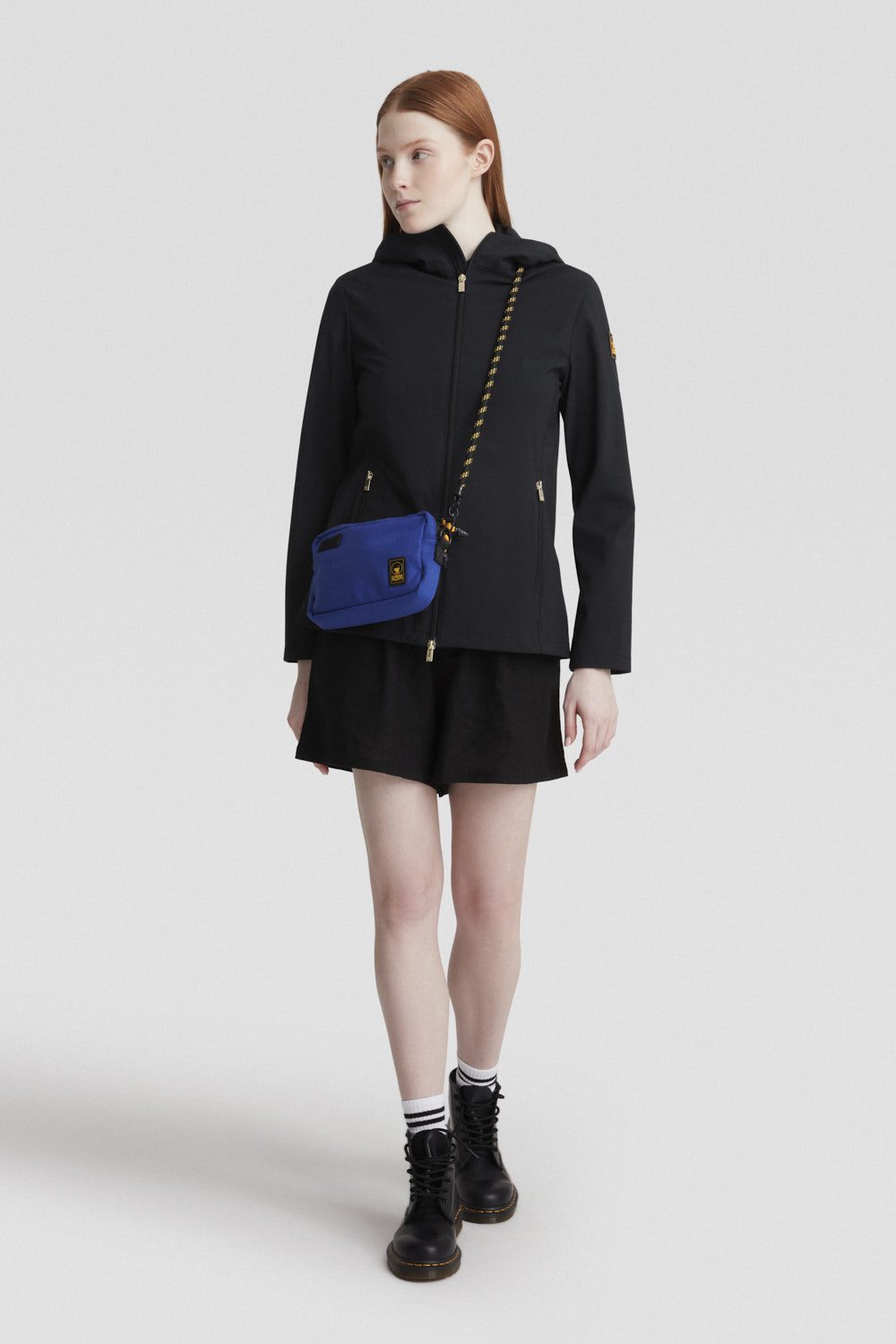 Giacca nera con cappuccio