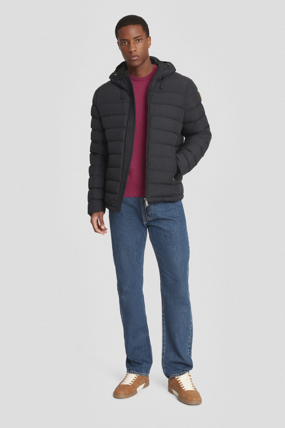 Piumino corto nero con cappuccio