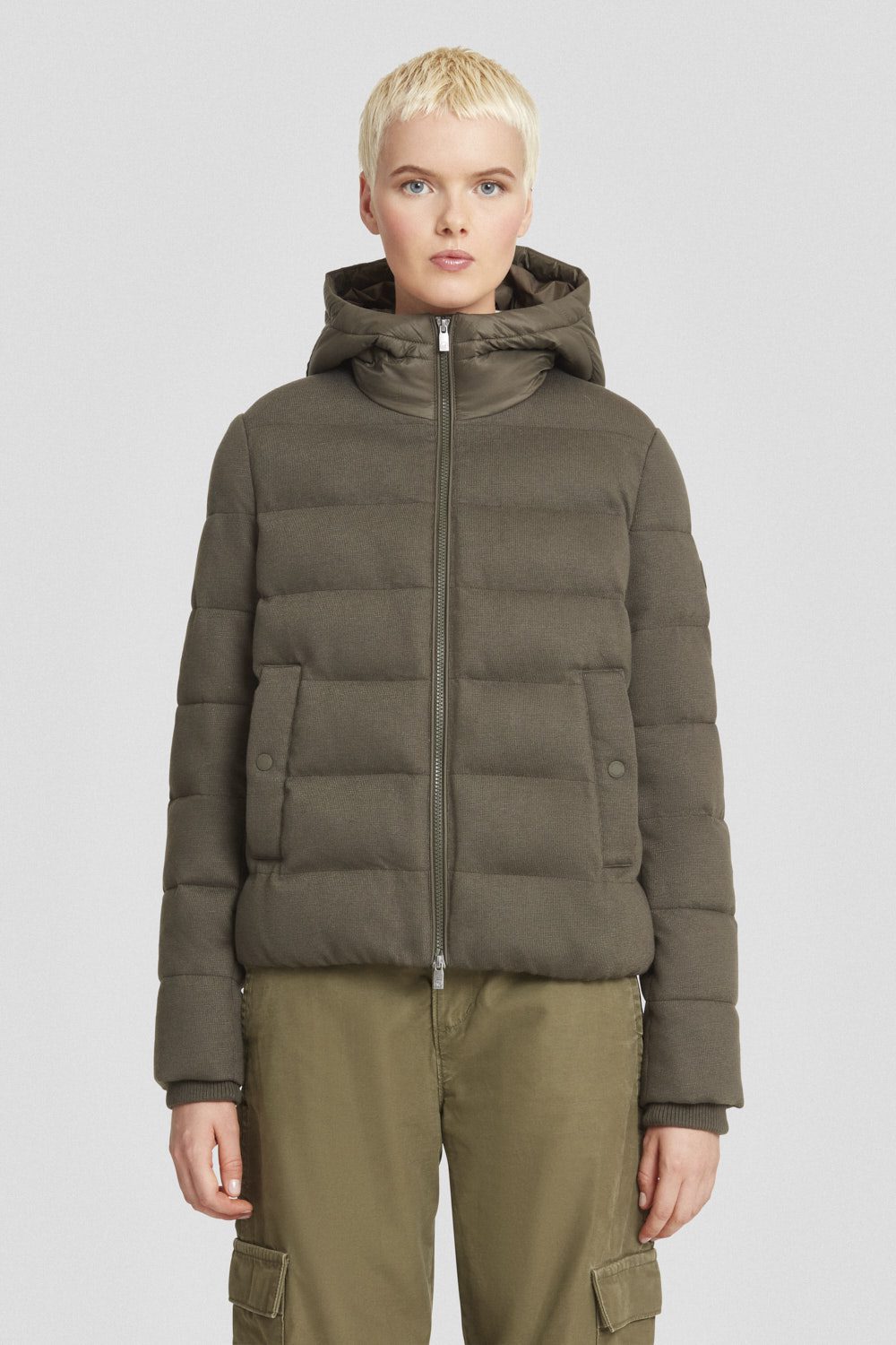 Giacca leggera verde militare con cappuccio in nylon