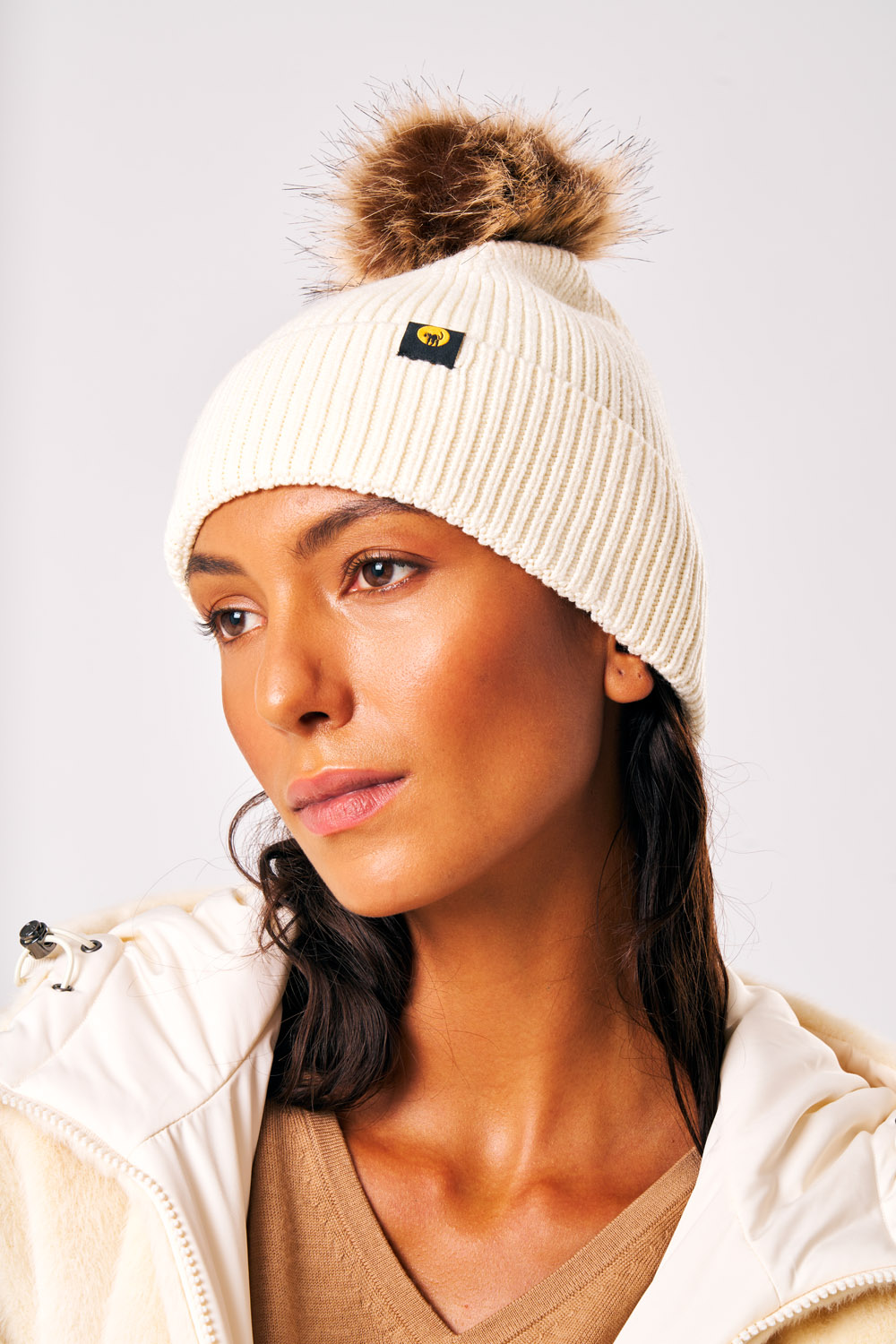 VEGA FAKE FUR POM POM BEANIE 263ACWA03253 V1230X 117XXX
