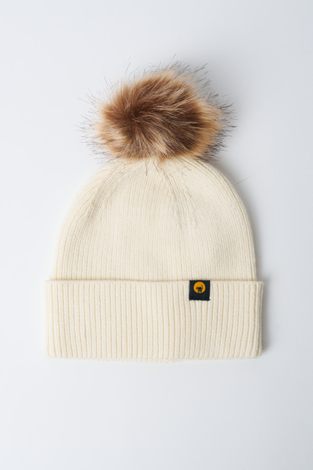 Vega - Cappellino in maglia con pompon in ecopelliccia bianco