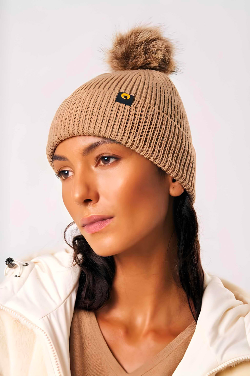 VEGA FAKE FUR POM POM BEANIE 263ACWA03253 V1230X 72NXXX